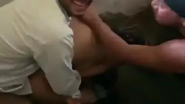 Sexy Punjabi Girl Enjoy with Lover and his Friends with Clear Punjabi Taking Don’t miss part 1