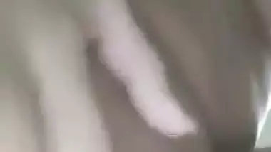 Horny Dhaka babe shows her nude body in the MMS