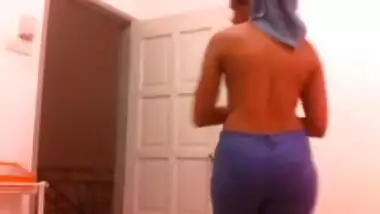 Indian Wife Sex Changing After Shower Recorded On Mobile Cam MMS