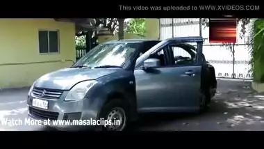 Desi hot sex video of a secretary with her employer in car outdoors