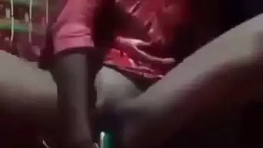 Tamil porn of an 18-year-old girl fucking with a bottle