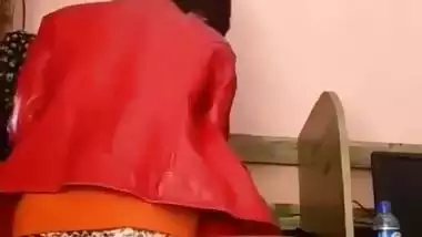 Hijabi girl’s Pakistani porn from her computer class