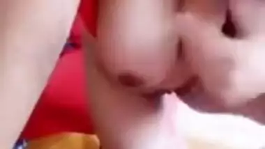 Plump Desi model teases with her XXX booty and tits on live show