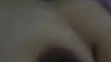 Real MMS video of Desi guy drilling bald XXX twat of mature Bhabhi