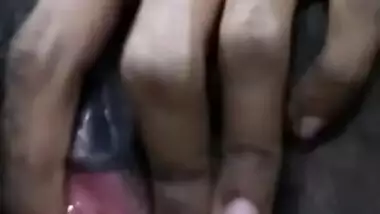 Horny desi girl fingering her hairy pussy and showing boobs to lover