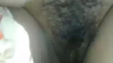 Hijabi Desi XXX girl gets pussy fingering by her lover in park MMS