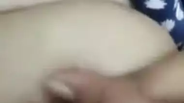 Whore gives sex joy to her Indian nipples touching them in amateur porn