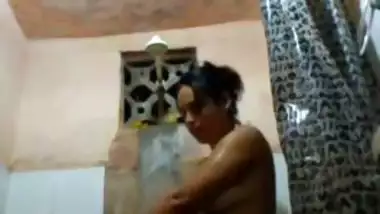 Rajasthani bathing video clip