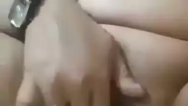 Indian nude lady strips her saree and masturbates