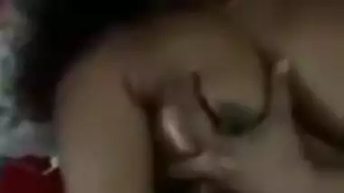 Sexy lankan Wife Record Boob massage Selfie 2