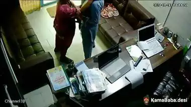 Muslim shop owner fucks his servant in Pakistani sex video