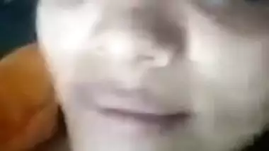 Sex Desi girl exposes her perky XXX boobs for a while and hides them back