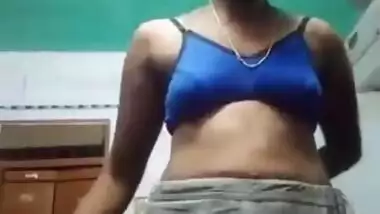 Desi loves XXX striptease and performs it for her sex viewers at home