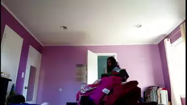 Spying on matured desi aunty dressing in bedroom