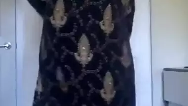 Indian MILF takes off her black XXX saree showing she is ready for sex