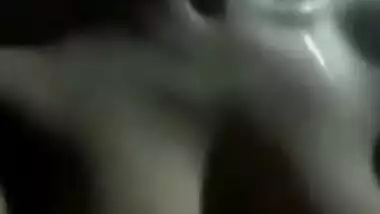 New amateur XXX selfie with a Desi babe posing with her tits shown