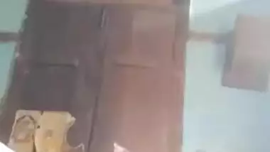 Desi girl is stressed out and she relaxes in fingering porn video