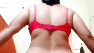 Marathi Divya Aunty Show His Big Ass And Nude Dance On The Camera