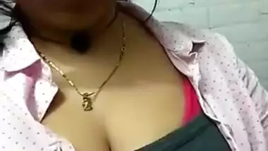 Desi slut with glasses reveals her huge XXX boobs for live show