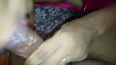 Srilankan teen Step Sister Sucks and handjobඅට2 උරනවා..හිරිවටෙන්න