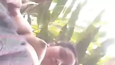 As vezes India brinca com a câmera do celular cacique gosta de ver