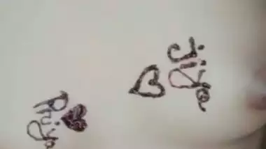 Indian girl putting mehendi on nude body viral MMS