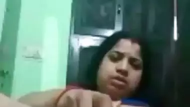 Viral porn of a South Indian lady masturbating with a radish