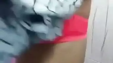 Desi Slim Girl Showing