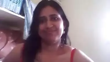 Huge Indian knockers are the first thing that MILF shows in porn video