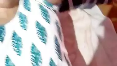 Desi sexy aunty shwo her fgr