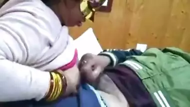 Devar Bhabhi In Mere Pati Ka Randi Baj Dost Ki Land Chuswa Di Hotel Room Pe , Paisa Udhar Lene K Liye