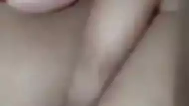 Desi girl solo XXX video where she takes boobs and pussy to light