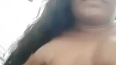 Desi Girl Shows her Big Boobs