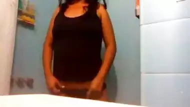 Horny girl show boobs n pussy