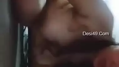 Indian XXX girl with red lips shows how she can spread legs and dance