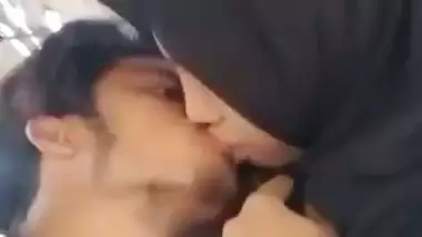 Hijab Bengali boob sucking by lover in outdoor sex