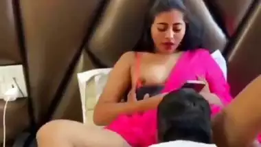 Gigolo licks slut Siya’s pussy in desi sex video