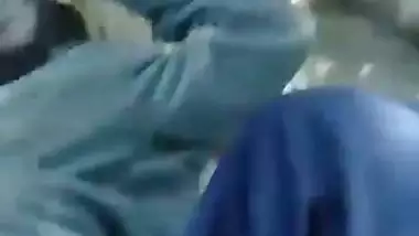 Guy bangs a hijabi girl outdoors in Pakistani porn