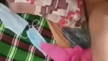 Girl pleases Desi boyfriend with pussy before giving him a XXX handjob