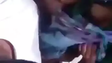 18 yr old teen’s Pakistani sex video from lover’s car