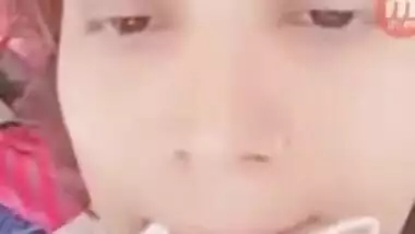 Busty Desi whore films herself for her XXX viewers in the MMS video