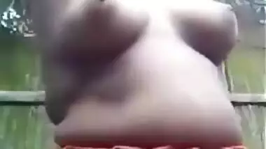 Bengali village Desi XXX wife shows her nude body on selfie cam outdoors