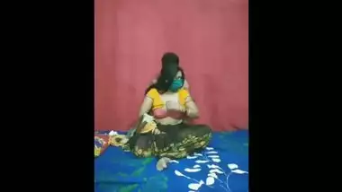 Desi MILF is about to be banged by her impatient XXX lover at home