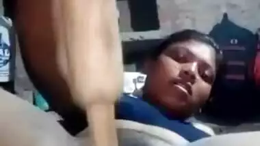 Smart Desi girl in blue bra finds XXX purpose for rolling pin