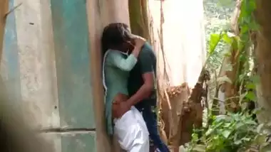 Indian Gym guy standing and fucking GF outdoor spy vid
