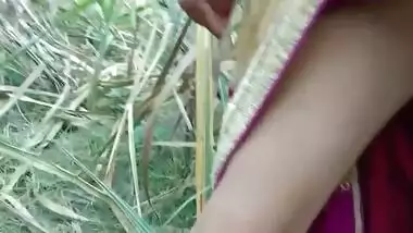 Desi village girl is paid for XXX marathon in the fresh air