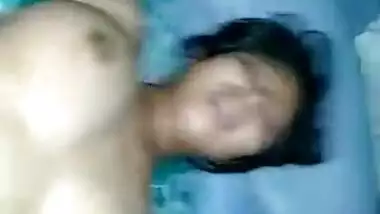 Indian teen sex video of a sexy 18 yr old girl with her BF