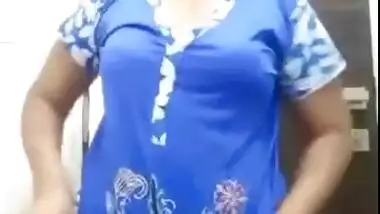 Sexy Bhabi Record her Nude Video (Updates)