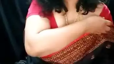 Village Desi slut exposes big saggy ass and tits in the XXX chat