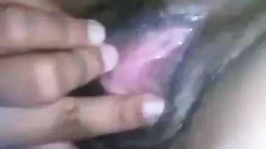 Chubby Indian village XXX girl plays with her pink pussy on selfie cam MMS